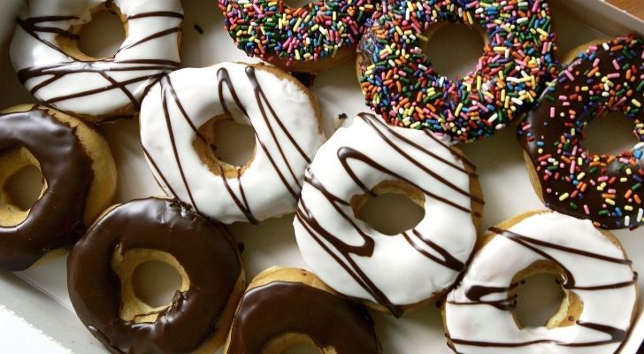 Rows of delicious donuts