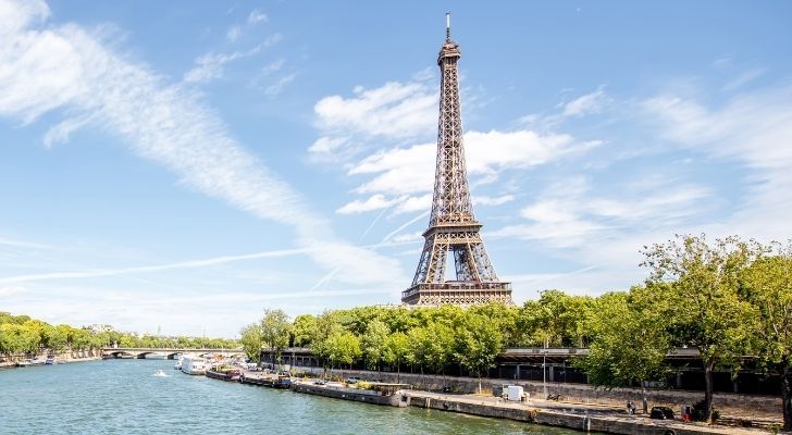 The Eiffel Tower changes with the weather