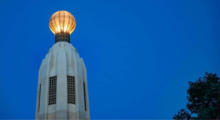 The largest lightbulb is in New Jersey