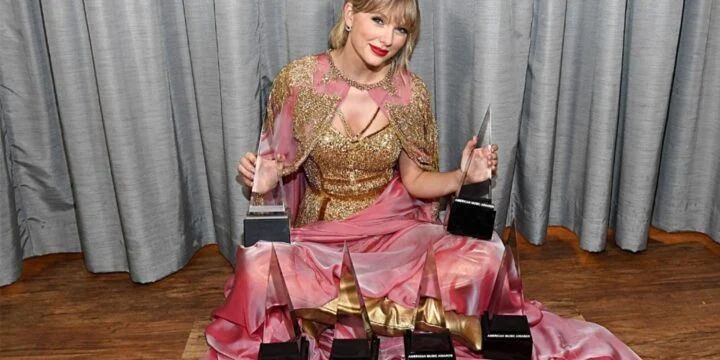 OTD in 2019: Taylor Swift won six awards at the American Music Awards