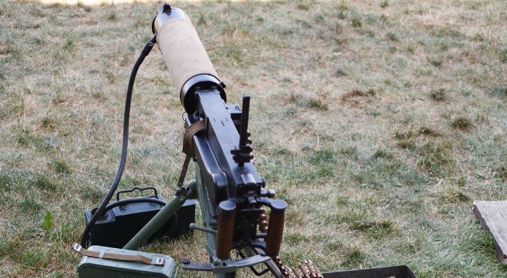 A WWI machine gun sits ready for use