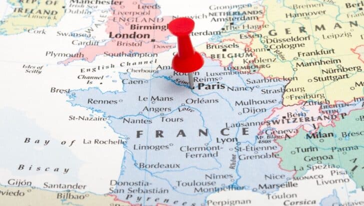 Map of Europe highlighting Paris with a red pushpin