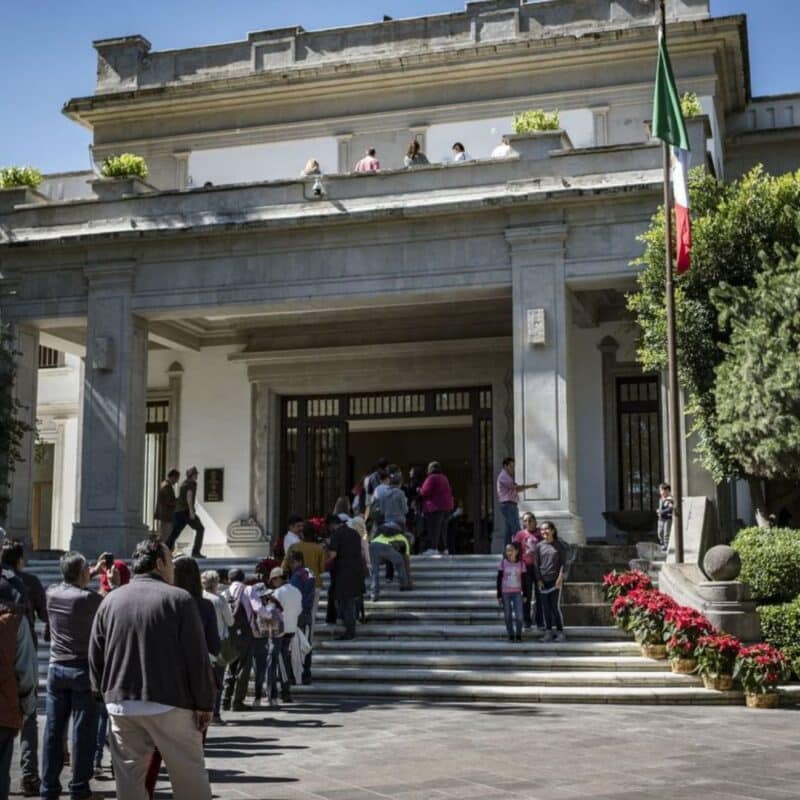 Visitors gathered at the entrance of Los Pinos